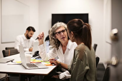 Los programas de 'mentoring' inverso son los más habituales en las empresas.