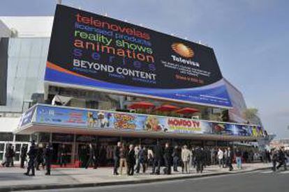 Cartel de Televisa de la 48º MIPTV, la feria más importante del mercado audiovisual, en Cannes, Francia. EFE/Archivo