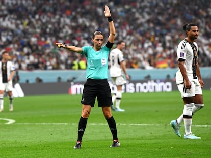 La árbitra Stéphanie Frappart durante el Croacia - Alemania, que se enfrentaron este jueves en el último partido de la fase de grupos.