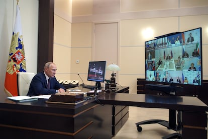 Putin, en una videoconferencia con el grupo de trabajo sobre la reforma constitucional, el viernes en el Kremlin de Moscú.