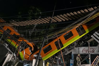 Trabajos de rescate tras el colapso de la Línea 12 del metro de la Ciudad de México, el 3 de mayo.