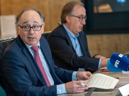 El consejero delegado de IAG, Luis Gallego, junto al presidente de Iberia, Fernando Candela, la semana pasada en una comparecencia pública en Nueva York (EE UU).