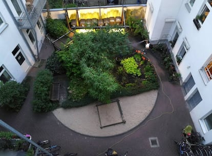 Jardín interior en Berlín, Alemania.