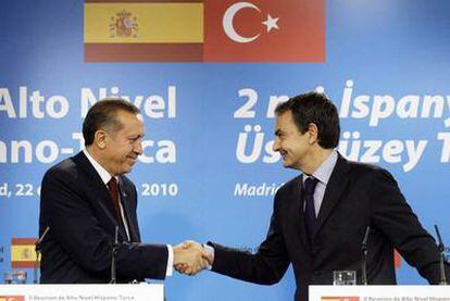 El primer ministro turco, Recep Tayyip Erdogan, y el presidente del Gobierno español, José Luis Rodríguez Zapatero, hoy en La Moncloa