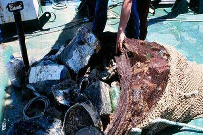 Basura encontrada en el fondo del mar Jónico durante una campaña de investigación pesquera.