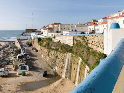 Vista de la playa de los pescadores en Ericeira.