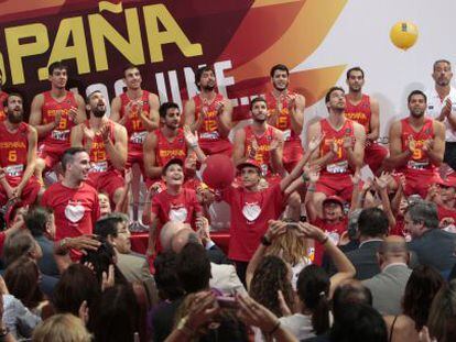 Los jugadores de la selecci&oacute;n espa&ntilde;ola, en la presentaci&oacute;n