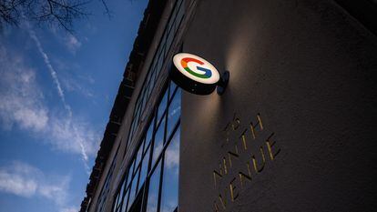 Una señal de Google en sus oficinas de Nueva York.