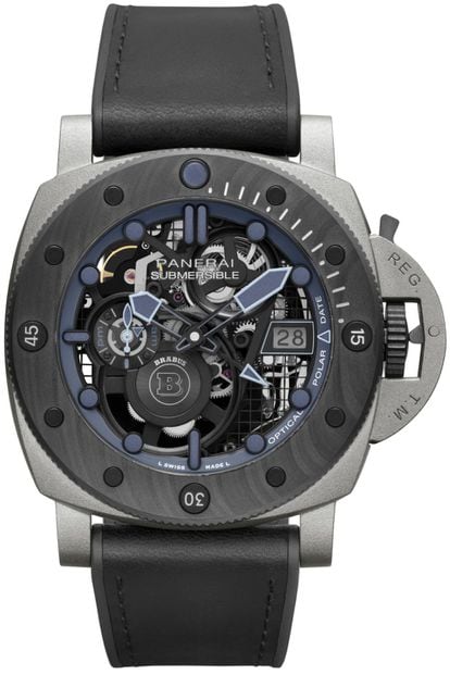 
La colaboración entre Panerai y Brabus ha dado lugar al nacimiento de Panerai Submersible Edición S Brabus Blue Shadow. Un reloj de buceo que combina lo mejor de ambas marcas: la auténtica tradición relojera suiza con un diseño audaz.   
 Precio:  47.000 euros.