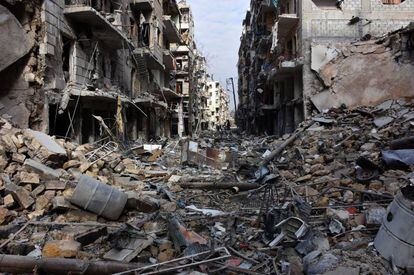 Vista general de destrucción en el barrio de al-Shaar en Alepo