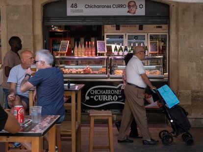 Establecimientos de restauración en el mercado de abastos de Cádiz.