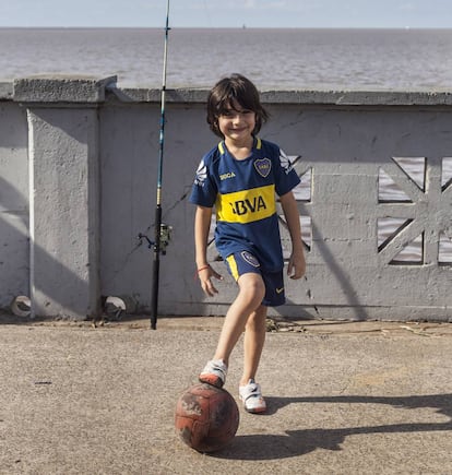 Un niño en el Río de la Plata, y el palacio Barolo.