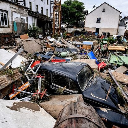 Schuld (Germany), 15/07/2021.- Debris of houses and cars after flooding in Schuld, Germany, 15 July 2021. Large parts of Western Germany were hit by heavy, continuous rain in the night to 15 July, resulting in local flash floods that destroyed buildings and swept away cars. (Inundaciones, Alemania) EFE/EPA/SASCHA STEINBACH