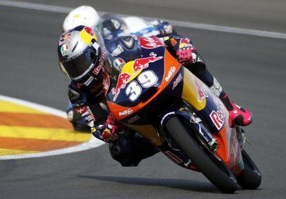 Luis Salom traza una curva en la sesión calificatoria.