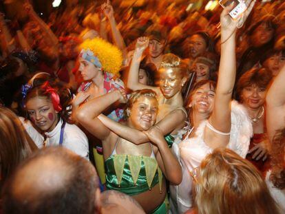 “Carnaval, carnaval, (por el dinero) te quiero”