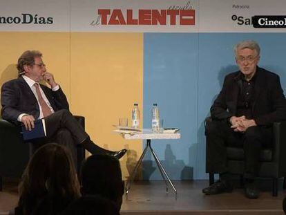 Juan Luis Cebrián y Jeff Jarvis, durante el diálogo.