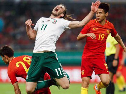 El jugador de la selección china Wei Shihao se cubrió parte de su brazo izquierdo para ocultar los tatuajes.