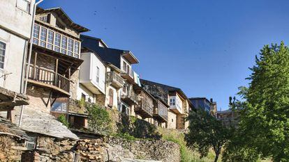 Viviendas y casas en la villa de Puebla de Sanabria en la provincia de Zamora