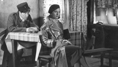 La actriz Michèle Morgan (i) y el actor Jean Gabin en 'El muelle de las brumas' en 1938.