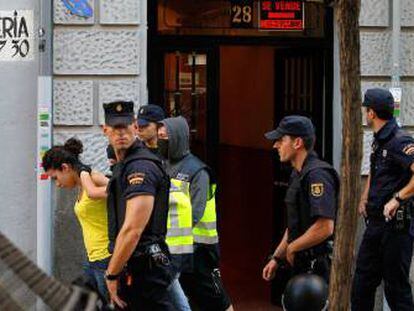 Momento en que la policía detuvo, en 2012, a los presuntos saboteadores del Metro de Madrid por el Tarifazo.