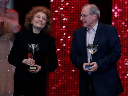 Los actores Julia y Emilio Gutiérrez Caba reciben el premio de Honor en la ceremonia de los Premios Feroz 2020, el pasado 16 de enero.