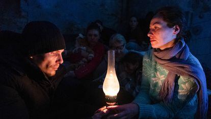 Civiles en un refugio, en una escena del documental '20 días en Mariúpol'.