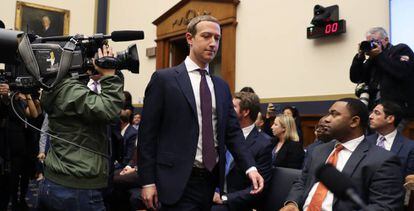 Mark Zuckerberg llega a una comparecencia en el Congreso de EE UU en 2019.