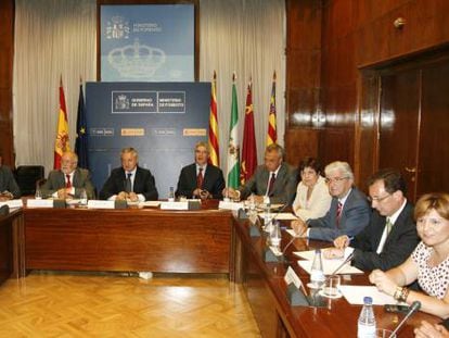 José Blanco, con los consejeros de Infraestructuras y Transportes de Cataluña, Comunidad Valenciana, Murcia y Andalucía 