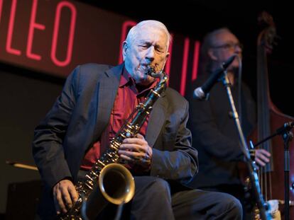 El saxofonista Pedro Iturralde, en un concierto de enero de 2019 en la sala Galileo de Madrid.