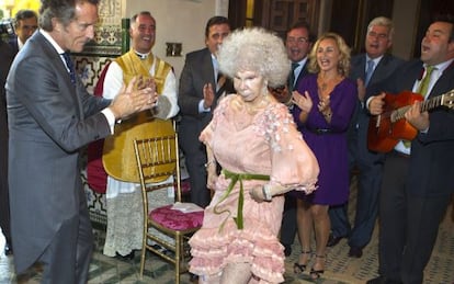 La duquesa baila en su boda con Alfonso Díez en Sevilla, en 2011.