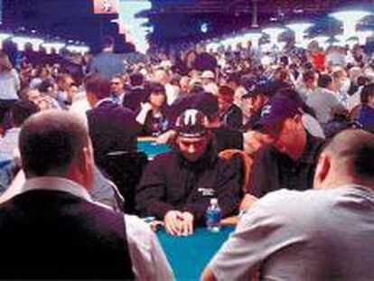El mundial de póquer sale de Las Vegas y viaja hasta Europa