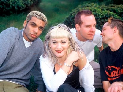 Los integrantes de No Doubt, Tony Kanal, Gwen Stefani, Tom Dumont y Adrian Young, antes de un concierto en Mountain View (California), en junio de 1996.