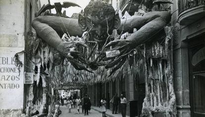 Un gran dimoni es va aixecar a la portalada del carrer Ramon y Cajal el 1935.