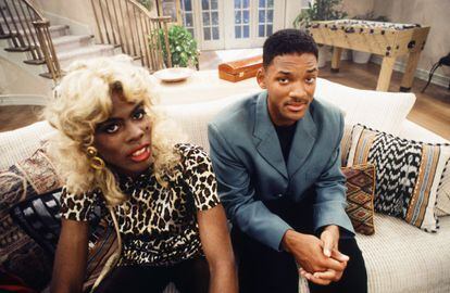 Chris Rock, travestido, junto a Will Smith en un episodio de 1995 de la serie de televisión 'El Príncipe de Bel-Air'. 