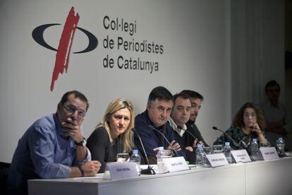 Mesa redonda en el Colegio de Periodistas de Cataluña con (de izquierda a derecha) Joan Roura, Marta López, Gervasio Sánchez, Xavier Mas, Samuel Aranda y Mónica Bernabé.