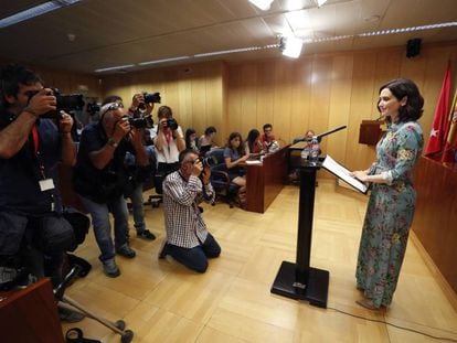 La candidata del PP a la Comunidad de Madrid, Isabel Díaz Ayuso, ofrece una rueda de prensa en la Asamblea de Madrid.