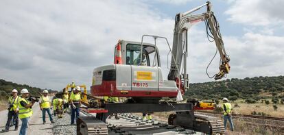 Obras de la línea de ferrocarril de alta velocidad entre Cáceres y Badajoz.
