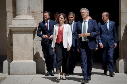 La presidenta madrileña, Isabel Díaz Ayuso, en la toma de posesión del rector de Alcalá, José Vicente Saz, el pasado mayo.