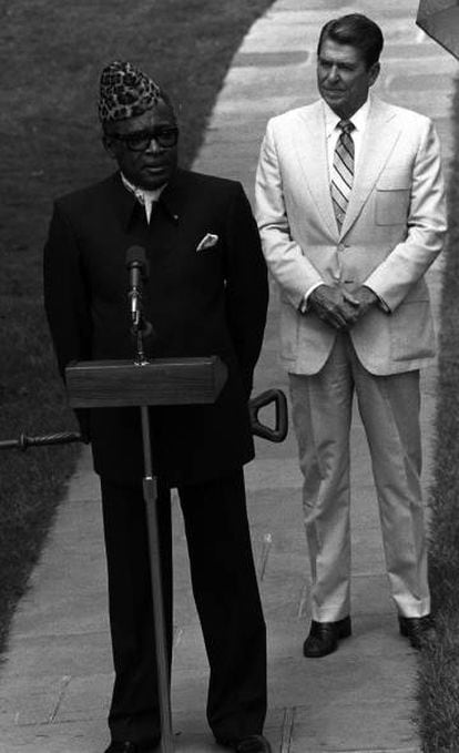 Mobutu recibido por Donald Reagan en la Casa Blanca.