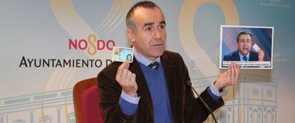 Antonio Muñoz, del PSOE, durante su comparecencia.