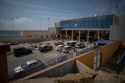 La aduana del puesto fronterizo entre España y Marruecos en El Tarajal (Ceuta), el miércoles.