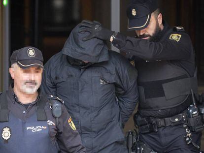 Jorge Ignacio Palma, a la salida de los juzgados de Alzira este lunes. En vídeo, la juez manda a prisión a Jorge Palma por sus contradicciones en la versión de la muerte de Marta Calvo.