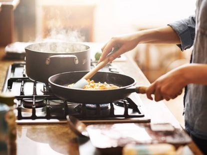 Cocinar y limpiar también contamina, y no solo la casa