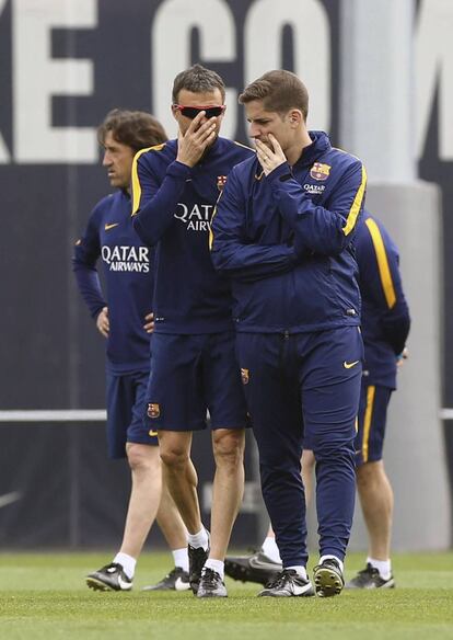 Luis Enrique, junto a Robert Moreno.