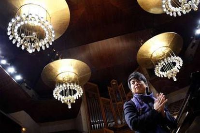El músico chino Lang Lang ensaya antes de su actuación en el Auditorio Nacional de Madrid.