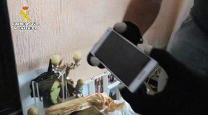 Objetos personales recuperados en la Operación Coletos de la Guardia Civil.