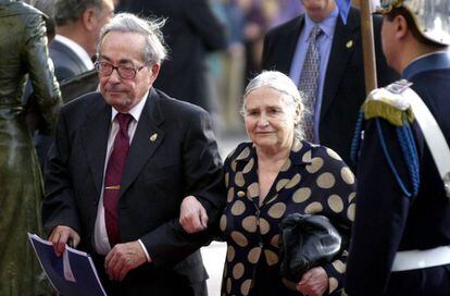 George Steiner y Doris Lessing, en Oviedo, en la entrega de los Premios Pr&iacute;ncipe de Asturias de 2001.