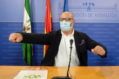 Alejandro Hernández, portavoz y diputado de VOX en el Parlamento andaluz, en una conferencia de prensa el 22 de octubre.