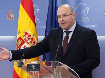 El portavoz del PP en el Congreso, Miguel Tellado, durante la rueda de prensa ofrecida este martes en la Cámara baja.