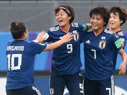 Las japonesas celebran el primer gol. 